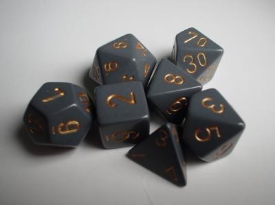 Noppasetti: Chessex Opaque � Polyhedral Dark Grey/Copper (7)