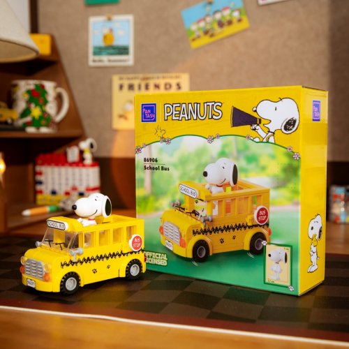 Pantasy: Peanuts - Snoopy School Bus Construction Set (300)